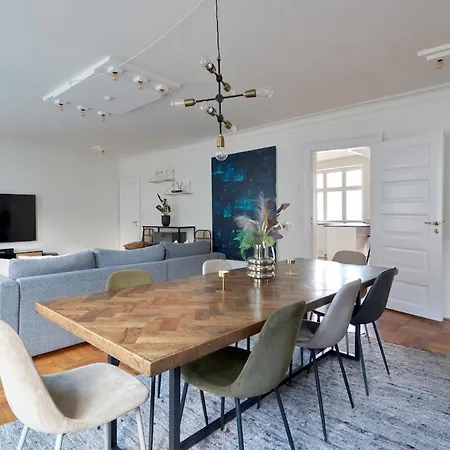 Spacious Danish Design Downtown Appartamento